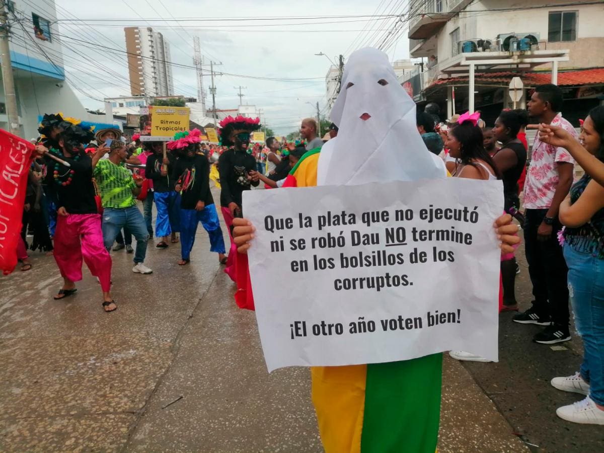 Los habitantes también aprovechan la oportunidad para enviar mensajes a la ciudadanía. // Foto: Óscar Díaz - El Universal.