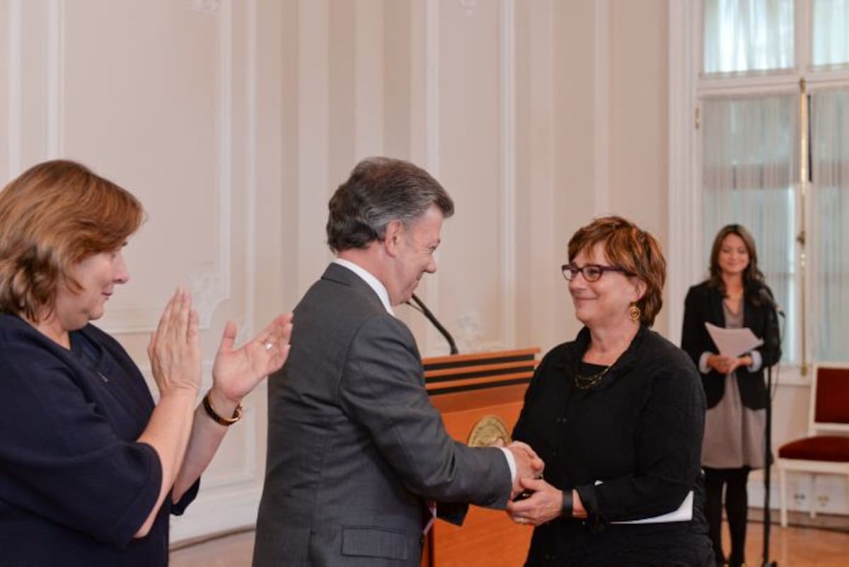 El presidente Juan Manuel Santos reiteró su agradecimiento a Deborah Jacobs, coordinadora del programa de Bibliotecas Globales de la Fundación Bill & Melinda Gates. Cortesía: Efrain Herrera