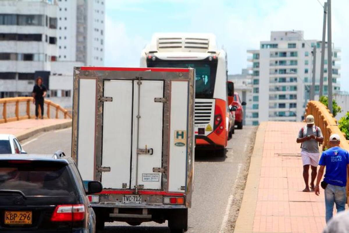 El puente Román conecta Manga con el Centro de Cartagena. //Julio Castaño- El Universal.