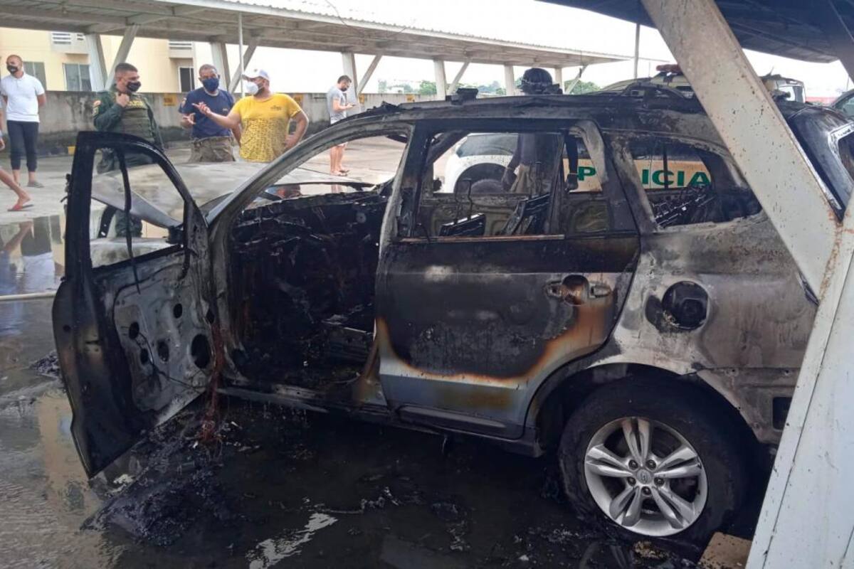 En video quedó registrado incendio de carro en Torres de La Plazuela