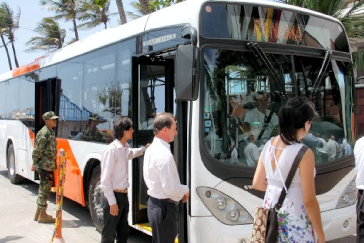 La responsable del recaudo de Transcaribe prevé que a más tardar en un año empiecen a rodar en Cartagena los primeros buses de Transcaribe. Estos vehículos serán comprados por los operadores del sistema con la tecnología para recaudos definida por Colcard. ZENIA VALDELAMAR - EL UNIVERSAL