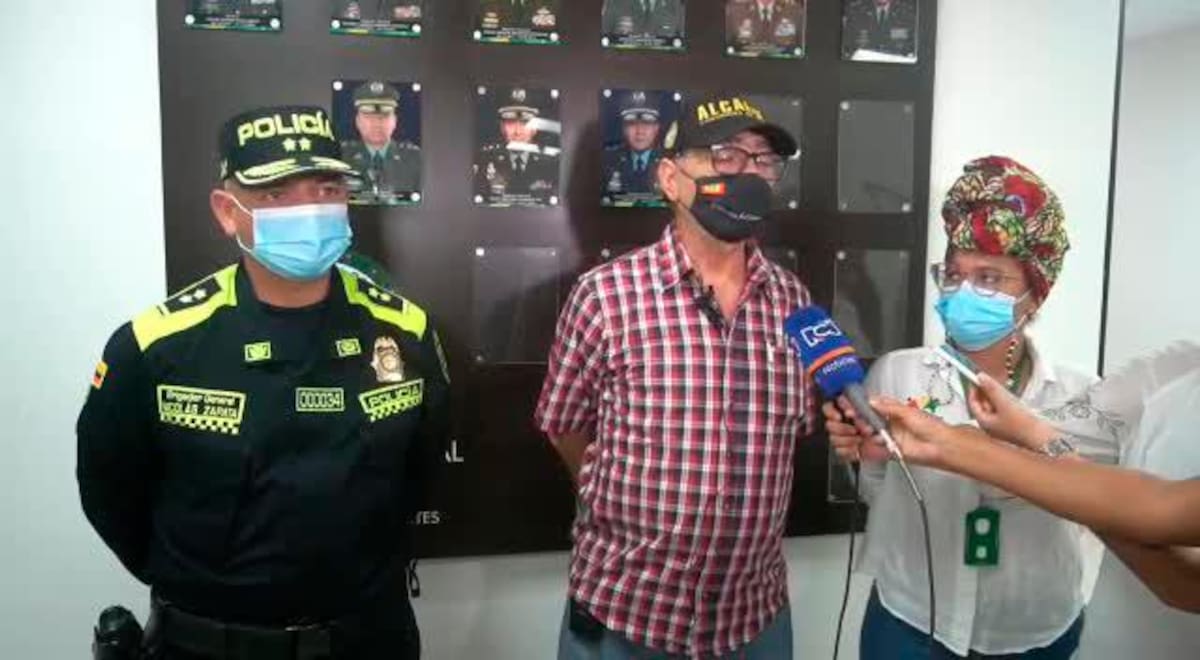 William Dau, alcalde de Cartagena; junto a brigadier general Nicolás Zapata, comandante de la Policía Metropolitana de Cartagena.