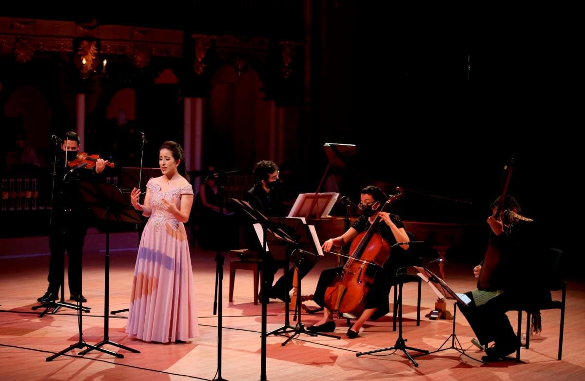 Artistas colombianos e italianos interpretan hoy cantatas y arias del periodo barroco de la ópera italiana durante el segundo concierto del Festival Internacional de Música de Cartagena (Colombia).//Foto: Ricardo Maldonado Rozo - Efe.