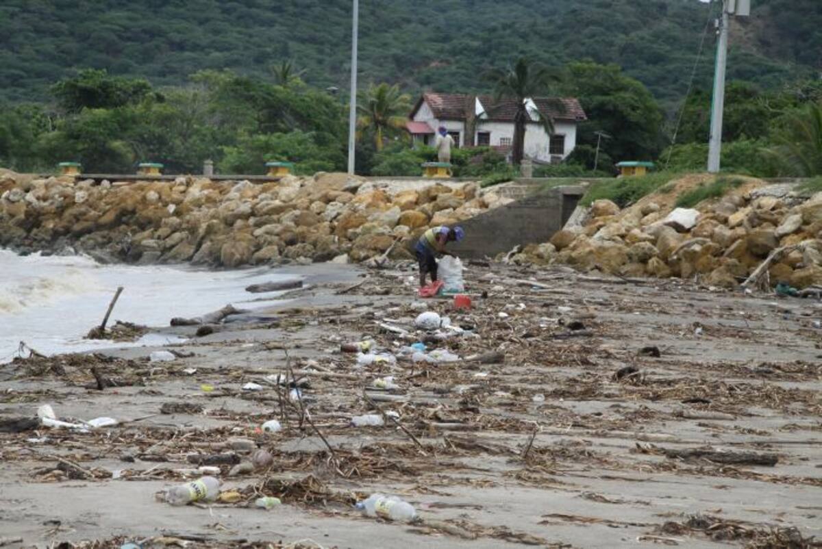 Playas contaminadas en Puerto Colombia. COLPRENSA