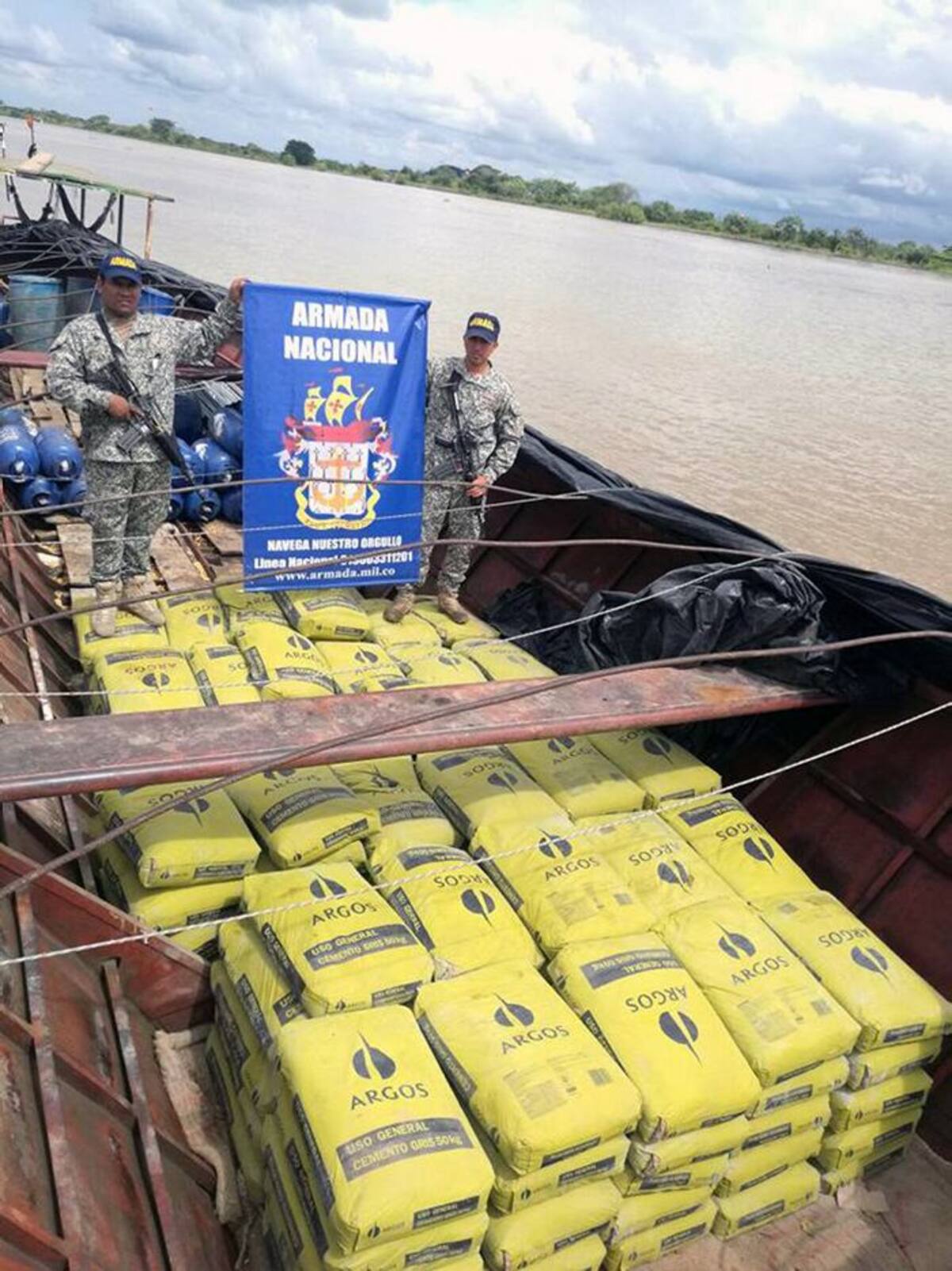 El cemento fue dejado a órdenes de la Inspección de Policía de Guaranda. ARCHIVO