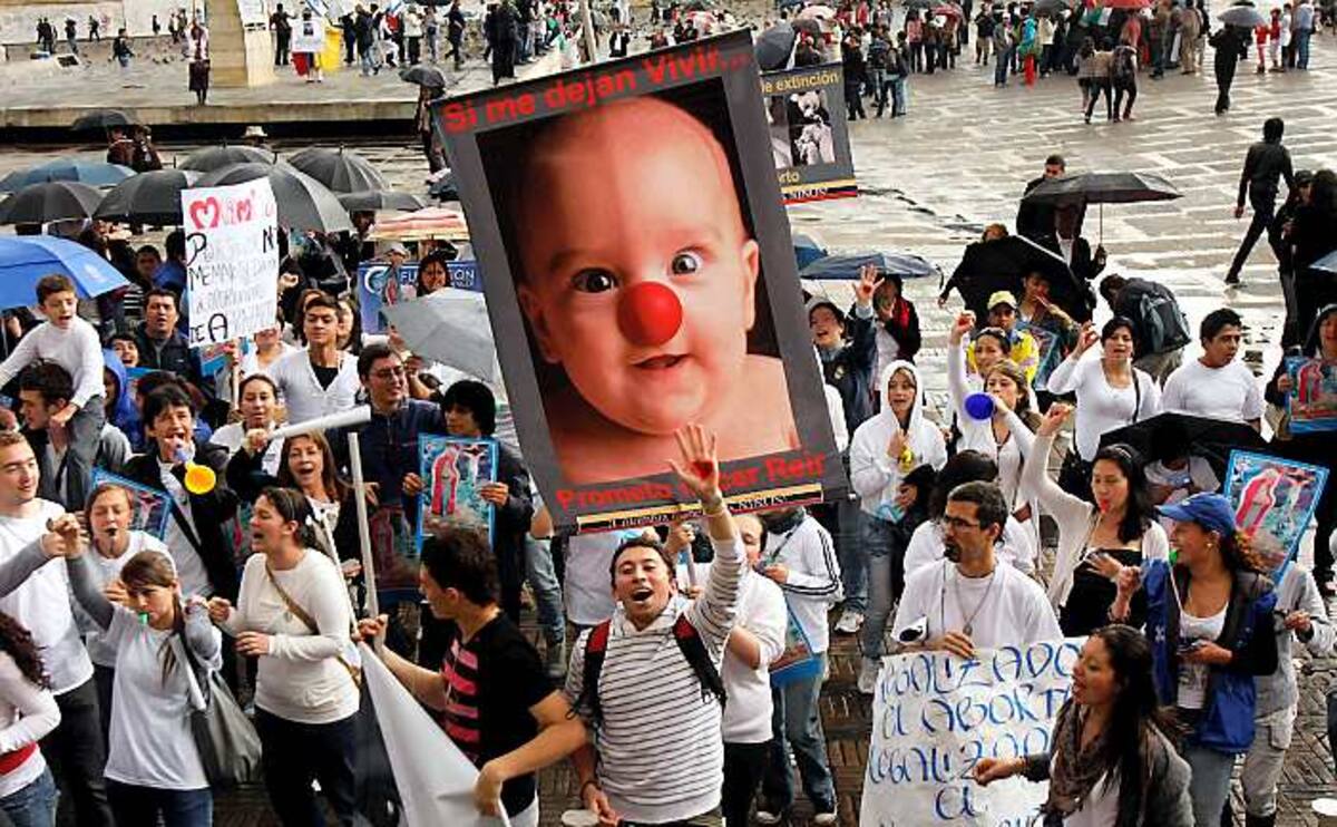 Manifestaciones a favor y en contra del aborto en la Plaza de Bolívar, en Bogotá COLPRENSA