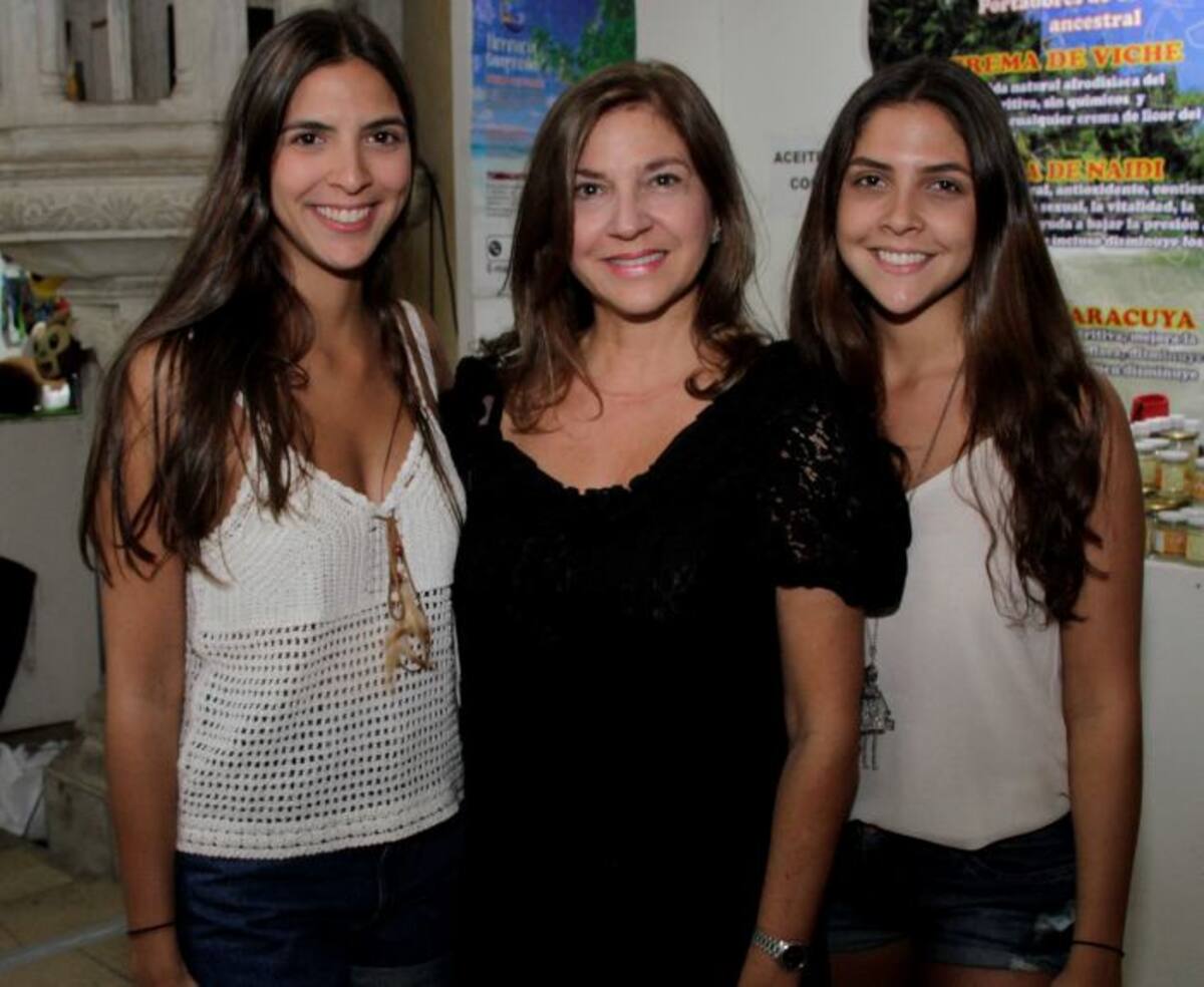 Isabel Morales, Norah Cecilia Porto y Susana Morales. MARUJA PARRA