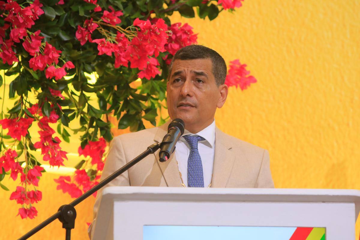 Dumek, en desacuerdo con uso de cumbre energética para fines “constituyentes”