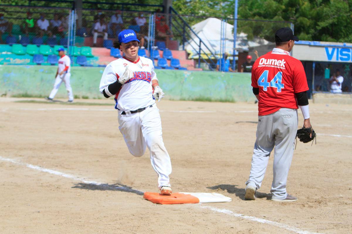 El Campestre y Almirante Colón, líderes del Sóftbol Juega Por Tu Barrio