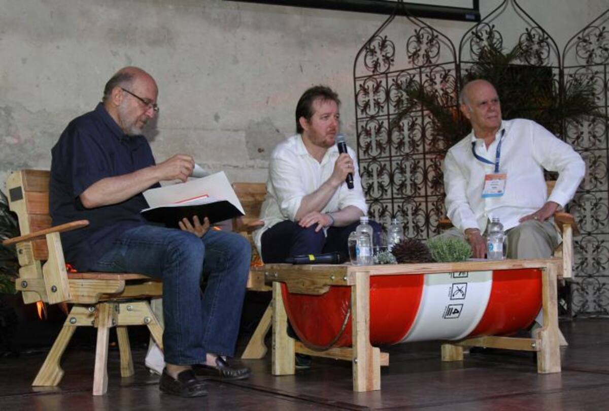 Daniel Samper Pizano periodista y escritor colombiano, en la clausura del Hay Festival. Maruja Parra