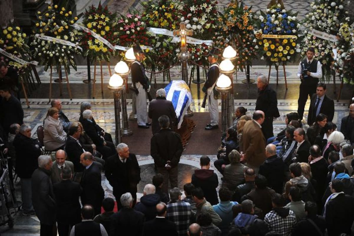 Uruguayos despiden a Alcides Edgardo Ghiggia. AFP MIGUEL ROJO