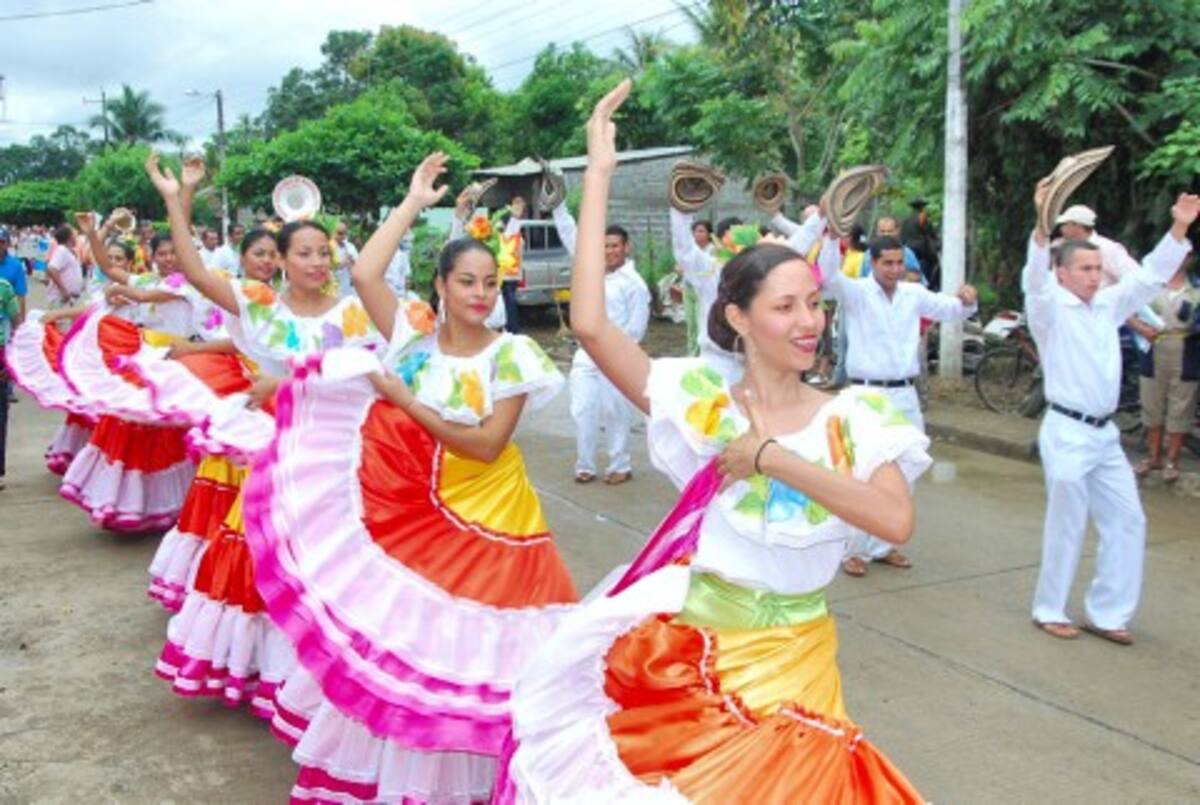 Danza de Las Aguadoras, de San Pelayo. Danza de Las Aguadoras, de San Pelayo.
