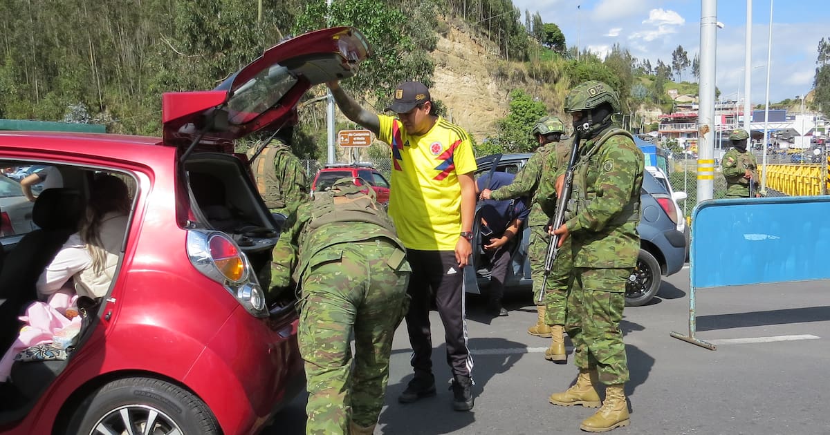 Ecuador impone restricciones en fronteras con Colombia y Perú