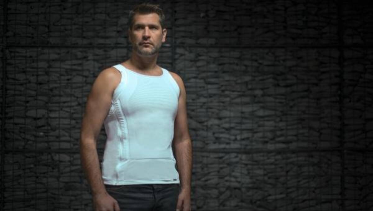 El peso de la camisa es de 900 gramos y fue presentada en el Dot Award 2016, que es considerado uno de los premios de diseño más importantes del mundo. Miguel Caballero.