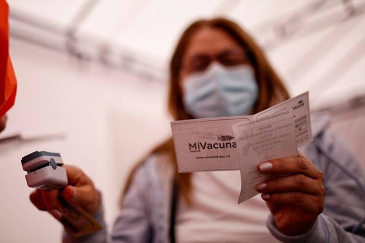 Colombia estudia aplicar tercera dosis de refuerzo y exigir carnet de vacunación