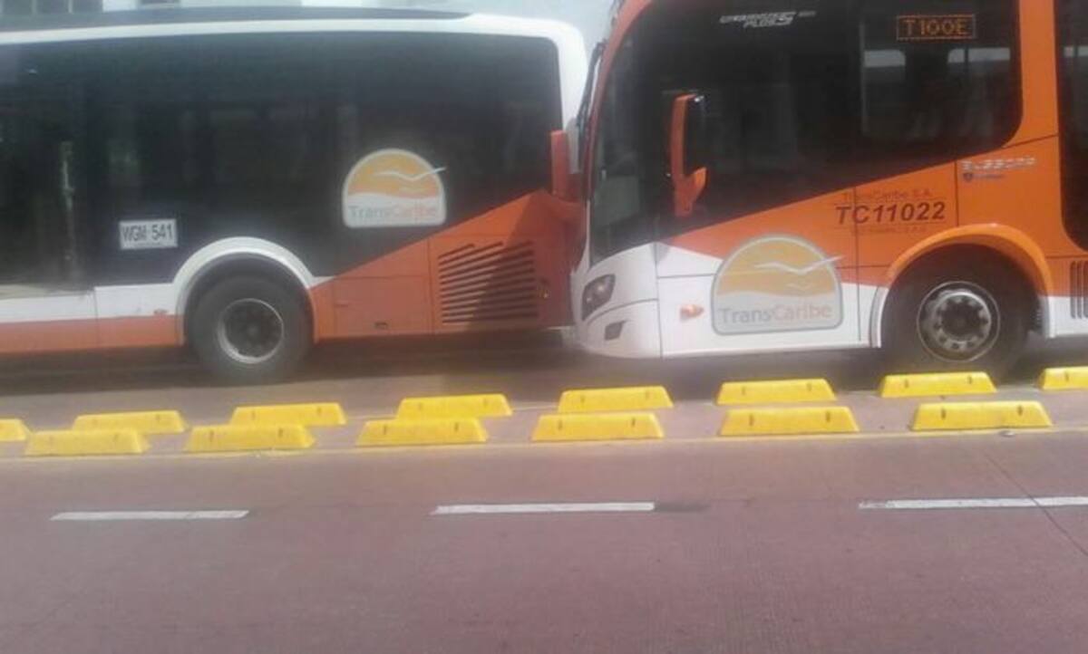 Accidente de buses de Transcaribe en Avenida Venezuela. Cortesía.