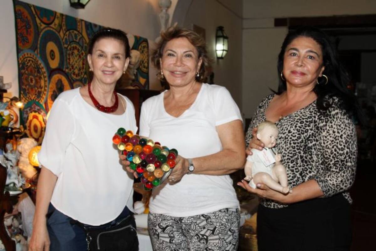 Malu Trujillo, Soraya Mussi y Beatriz Elnelser. MARUJA PARRA