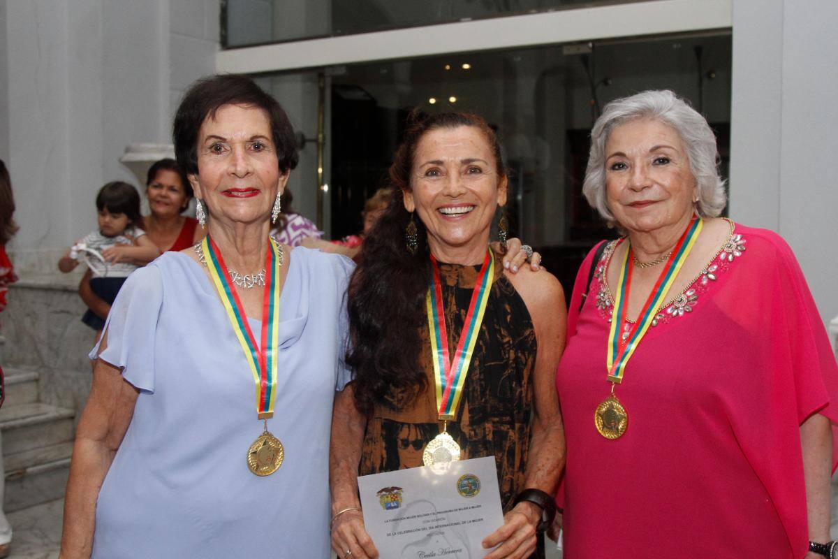 María del Socorro Pinzón, Cecilia Herrera y Socorro de Rodríguez.