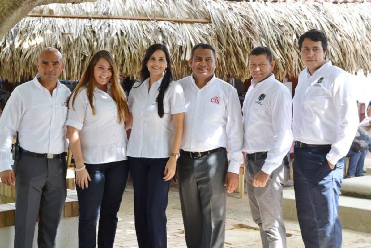 Helio Gélez, Karín Romero, Sofía Duarte, Juan C. Alquerques, Delimiro Ayola y Nicolás Castellano. CORTESÍA