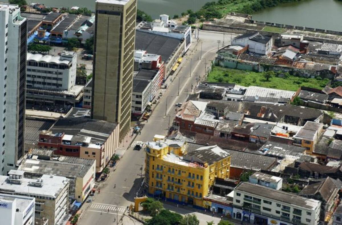 Según los participantes, la avenida Daniel Lemaitre es elemento que desliga a La Matuna y Getsemaní, lo que se evidencia en la diferencia de altura en los edificios de una y otra zona. Archivo.