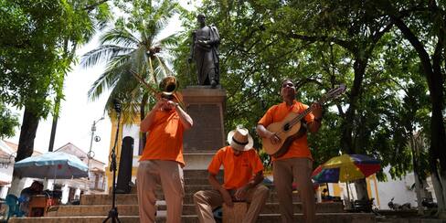 Unibac celebra sus 25 años con arte, música e investigación