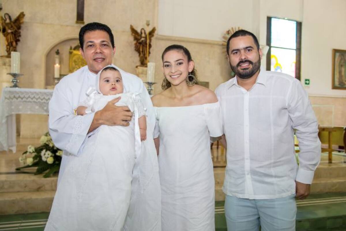 Padre Richard Nieto, Gabriel Piedrahita, Gabriela Murra y Leonardo Piedrahita. CORTESÍA