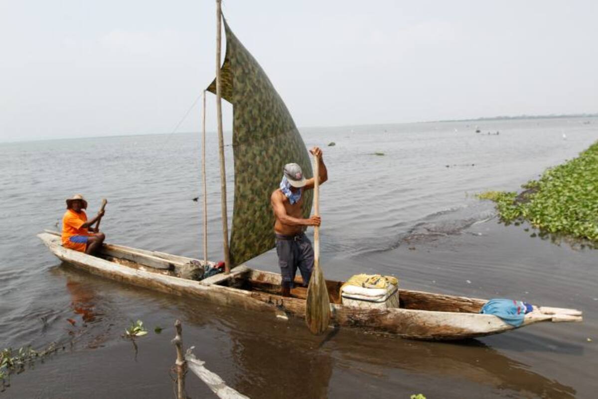 Muchos pescadores regresan, después de una intensa jornada de pesca, sin nada para sus casas y para la venta.. Julio Castaño/ El Universal