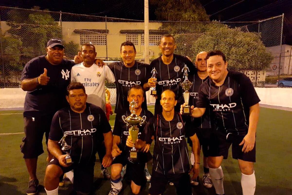 Gómez Castro, en el trono del torneo de fútbol de veteranos de Alto Bosque