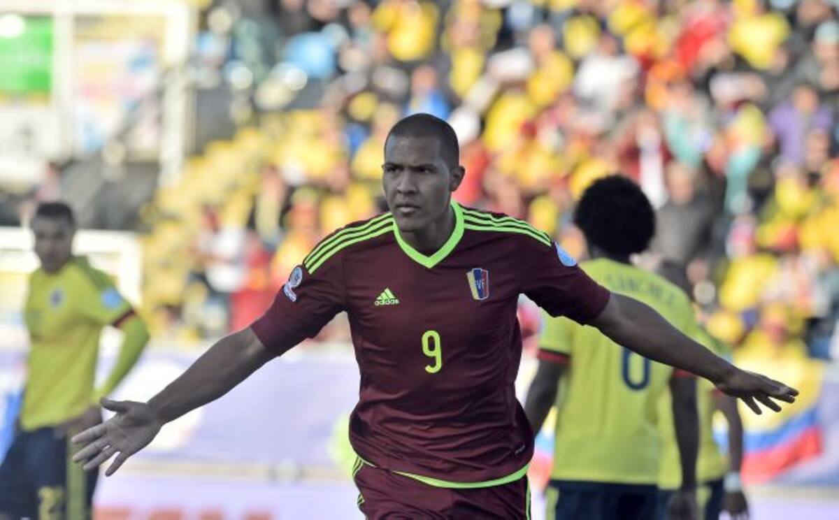 Rondón celebra su gol ante Colombia en la Copa América Chile 2015. AFP RODRIGO ARANGUA