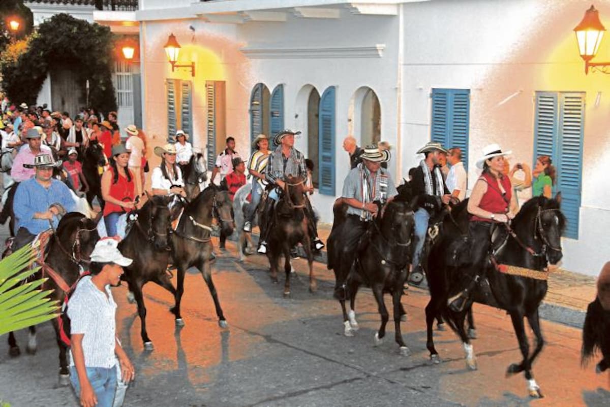 Las amazonas participaron activamente del recorrido de la cabalgata por el Centro Histórico. ZENIA VALDELAMAR - EL UNIVERSAL