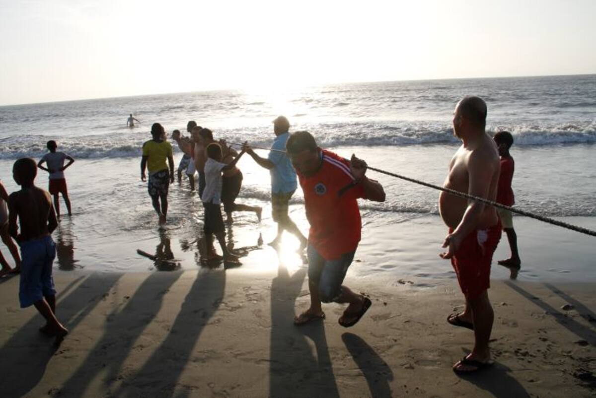 Carlos Miller, de 13 años, se ahogó el domingo y fue encontrado ayer en las playas de La Boquilla. AROLDO MESTRE - EL UNIVERSAL