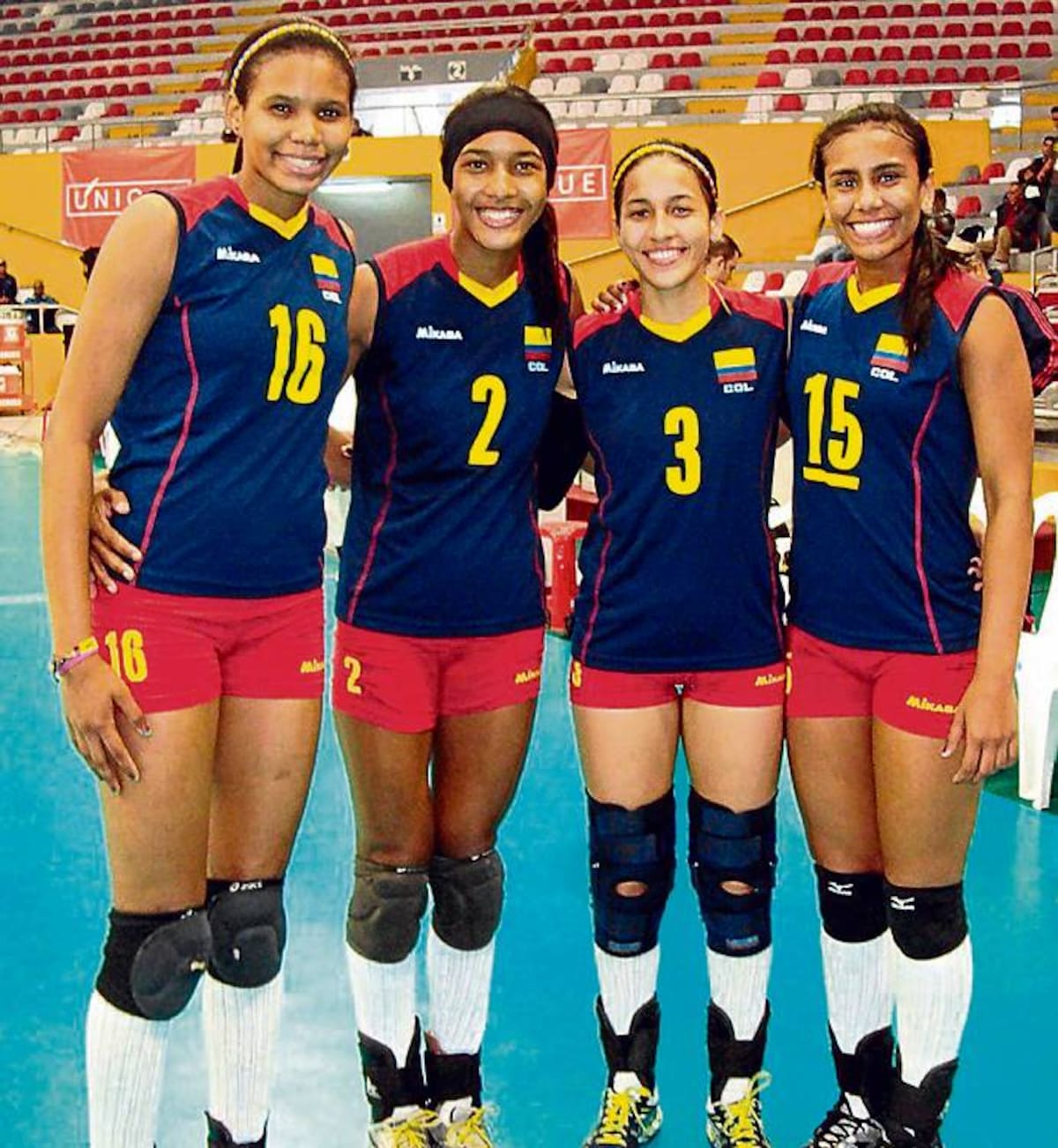De izquierda a derecha, Melissa Rangel, Yeisy Soto, Oriana Guerrero y María Alejandra Marín, las cuatro jugadoras de Bolívar que pusieron en alto los colores de este departamento con la selec-ción Colombia juvenil de voleibol.