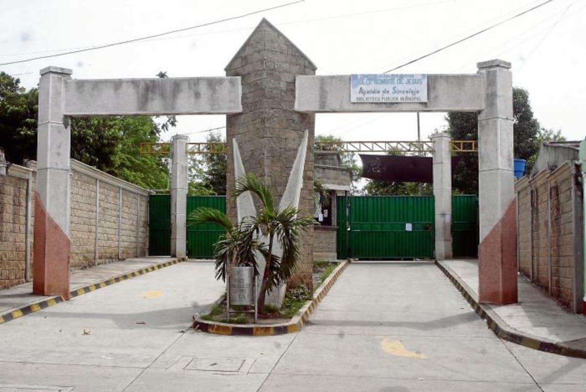 La Institución Educativa Dulce Nombre de Jesús debió ser evacuada, a raíz del ataque de abejas a varios estudiantes. ARCHIVO/
