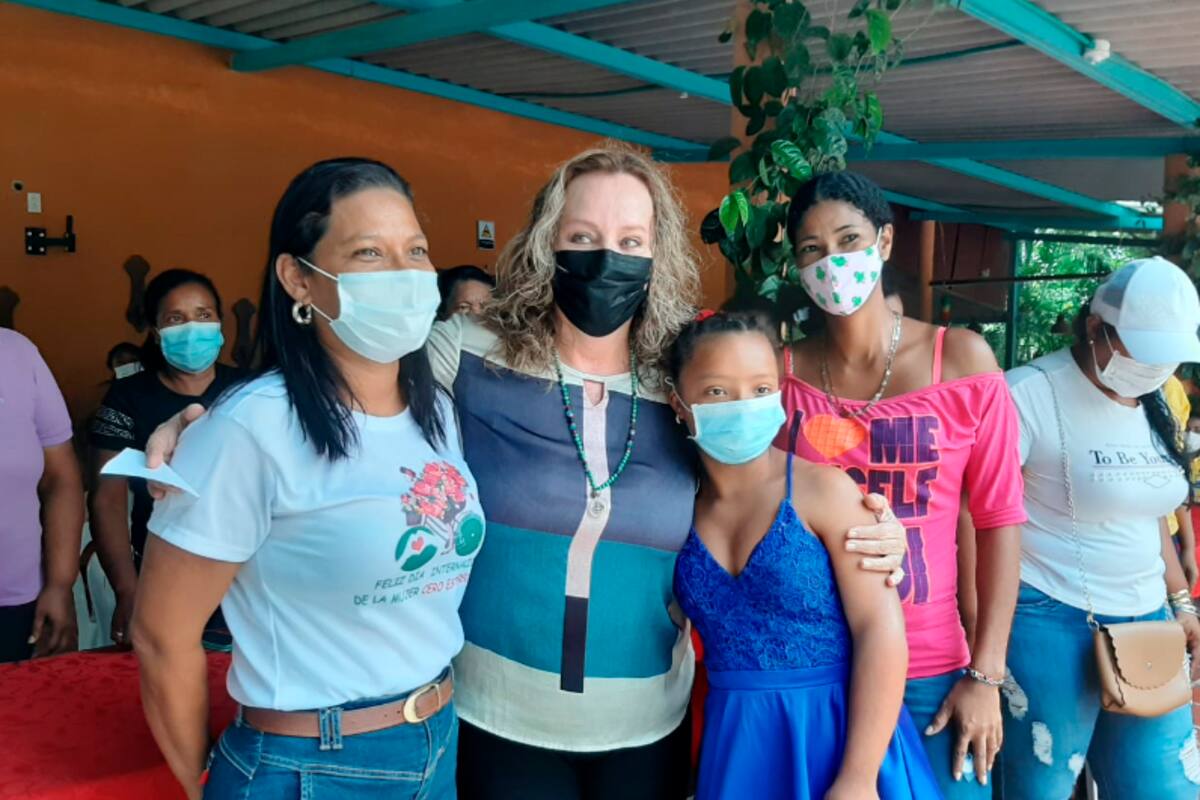 Alejandra Borrero llevó amor a las mujeres de Clemencia