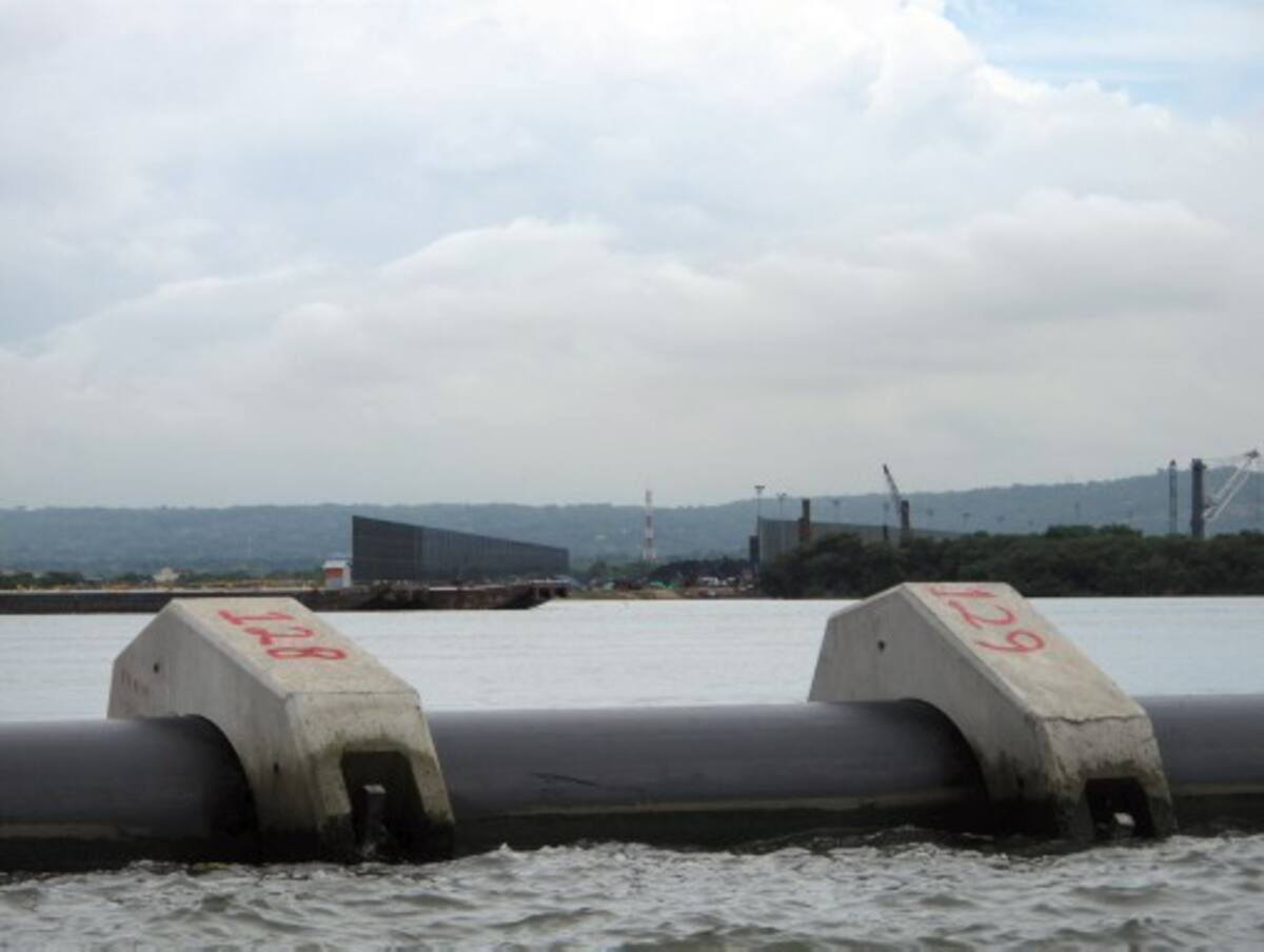Sección típica del Emisario Submarino, con dos de los 880 lastres de concreto que mantendrá la tubería en el fondo una vez sea llenada de agua y hundida en Punta Canoas.