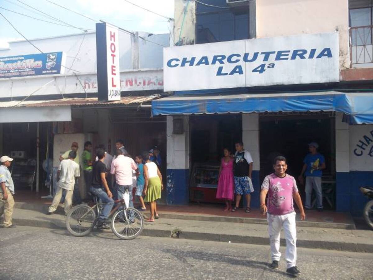 En la gráfica, la fachada del hotel en el centro de Montería en el que fue encontrado muerto un ingeniero bogotano.