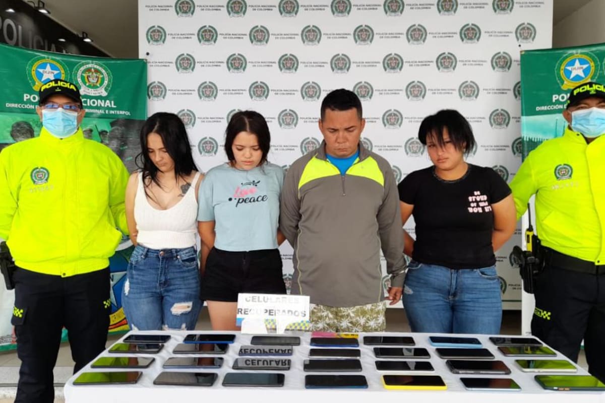 Ojo con el "cosquilleo": Banda hurtó 28 celulares en el desfile folclórico
