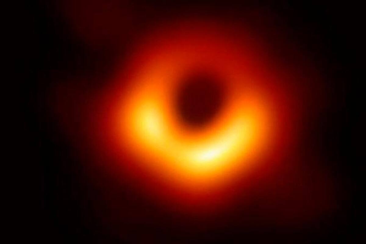 Científicos revelan la primera foto real de un agujero negro