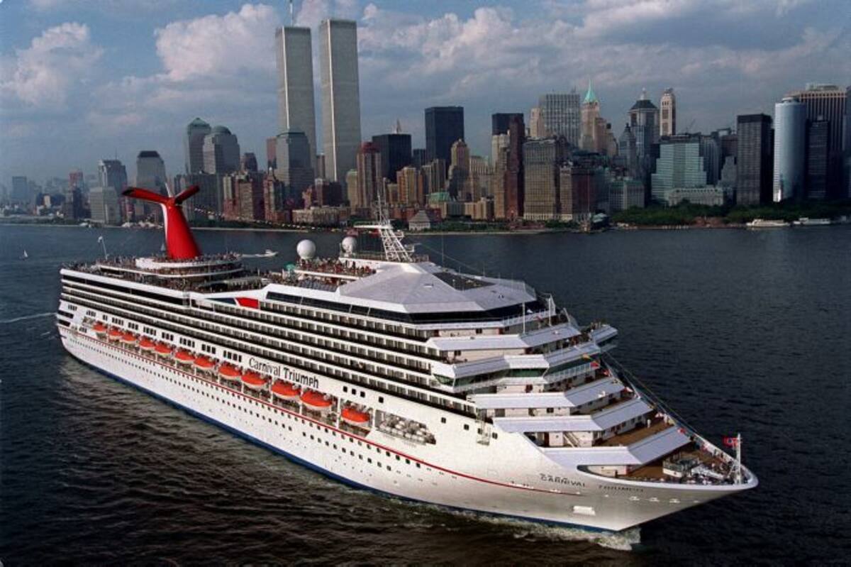 El crucero Carnival Triumph flota a la deriva a unos 240 kilómetros (150 millas) de la península de Yucatán. AP ANDY NEWMAN