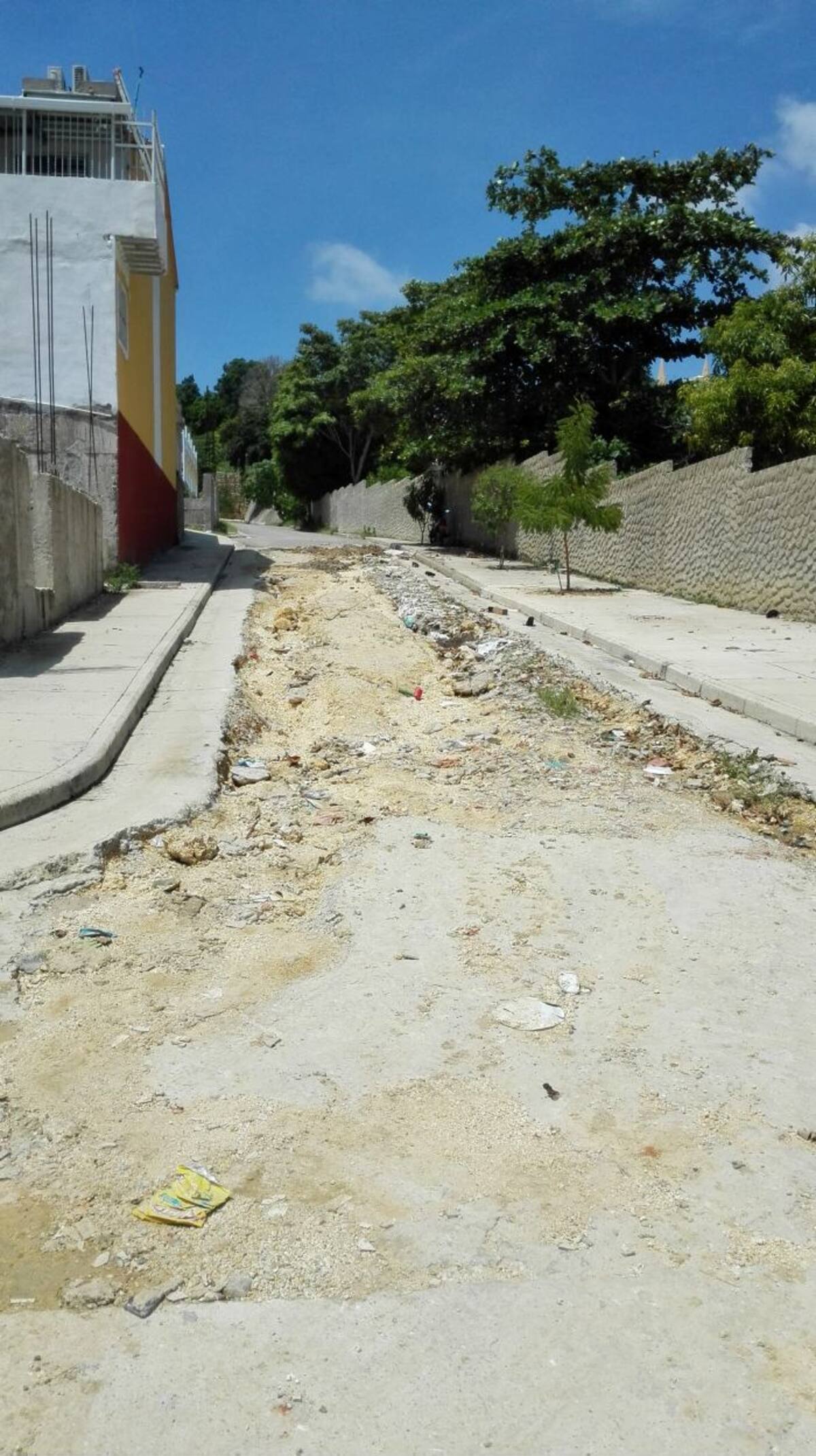 La comunidad denunció que les prometieron calles pavimentadas y estas se encuentran deterioradas. Samuel Álvarez Beleño/ El Universal