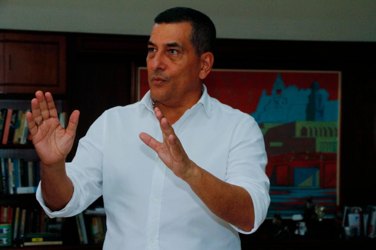 “Ni lavan ni prestan la batea”: Dumek a Gobierno Petro