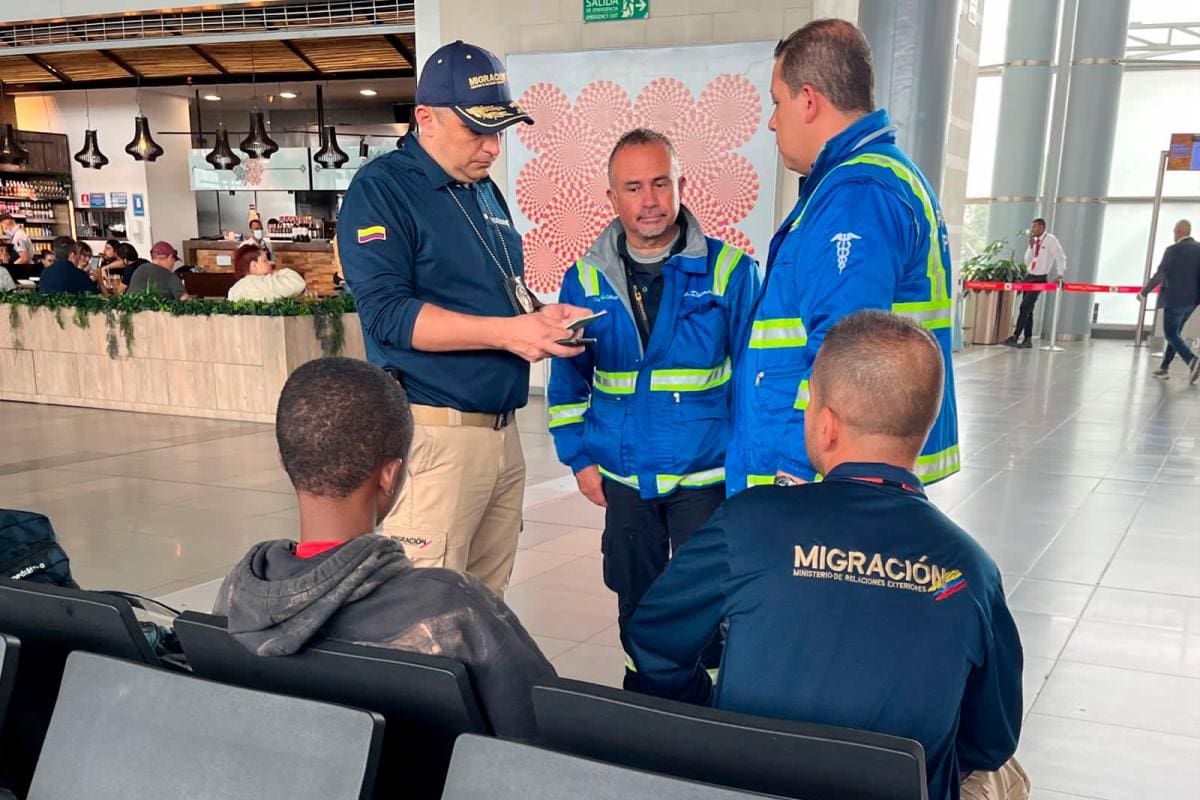 Encuentran a otro niño de origen africano abandonado en aeropuerto El Dorado