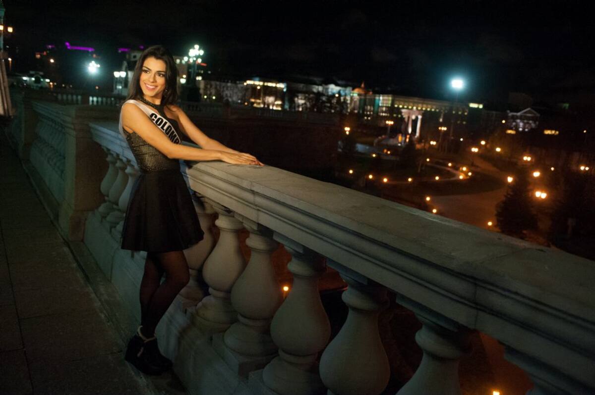 Lucía Aldana, visitando la catedral de Moscú.