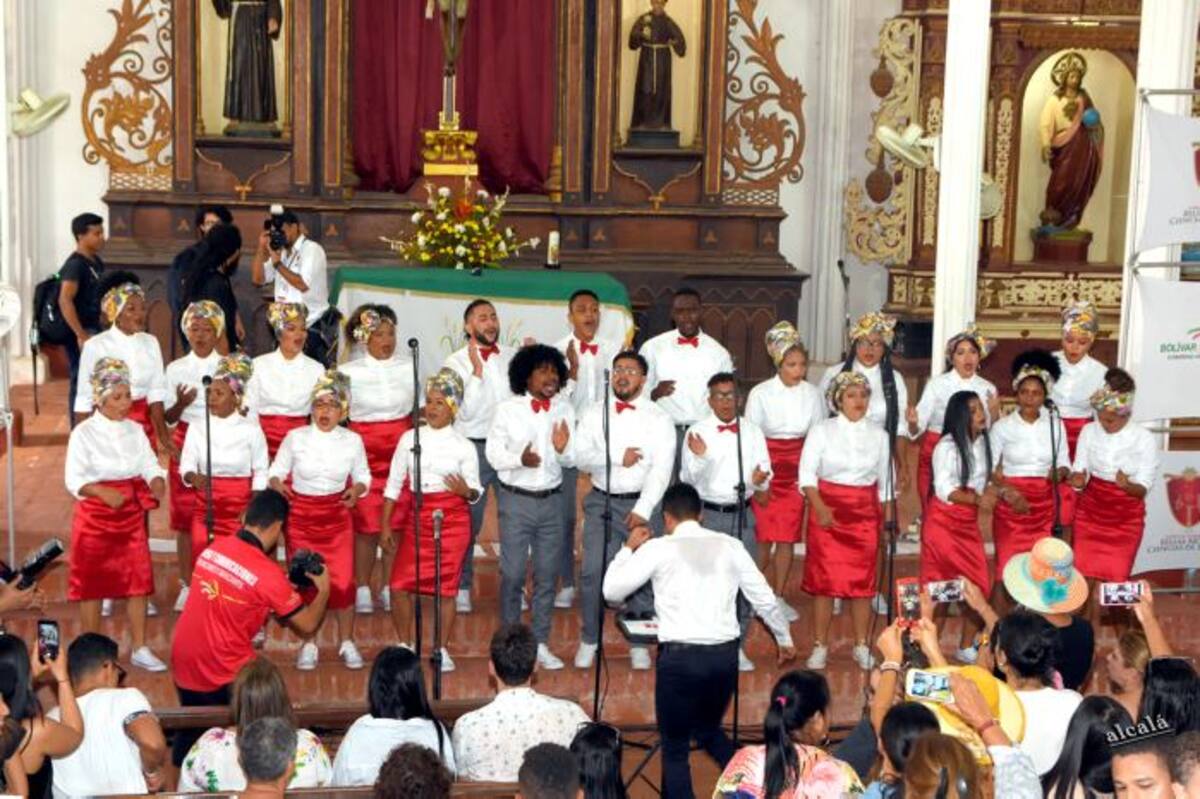 El Coro Gospel de Unibac, durante su actuación en Mompox. CORTESÍA