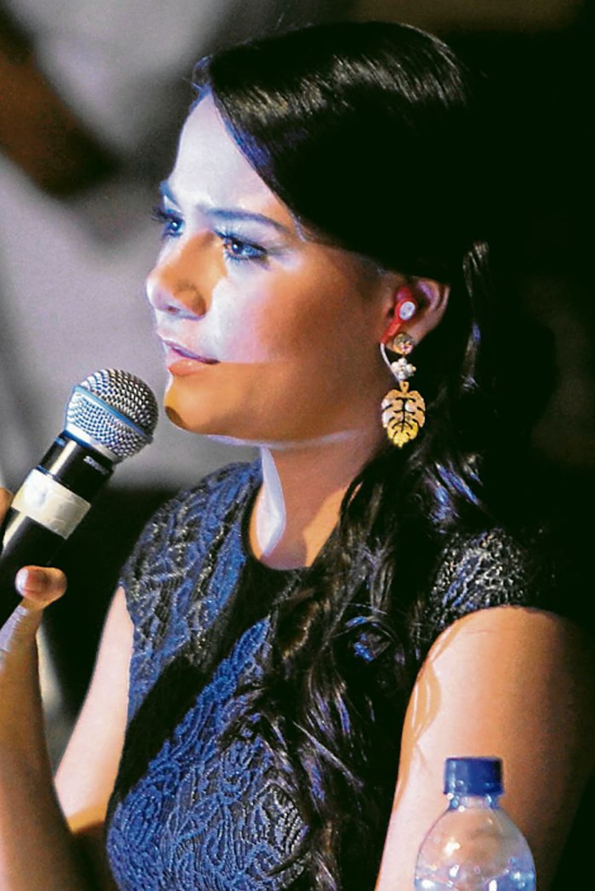 María Claudia Peñas Arana, moderadora del debate. Óscar Díaz