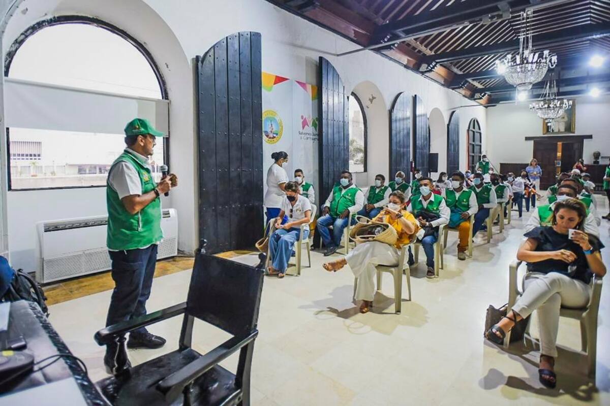 El alcalde (e) de Cartagena, Luis Enrique Roa Merchán, lideró la reunión con Superservicios y entes de control. //Cortesía.