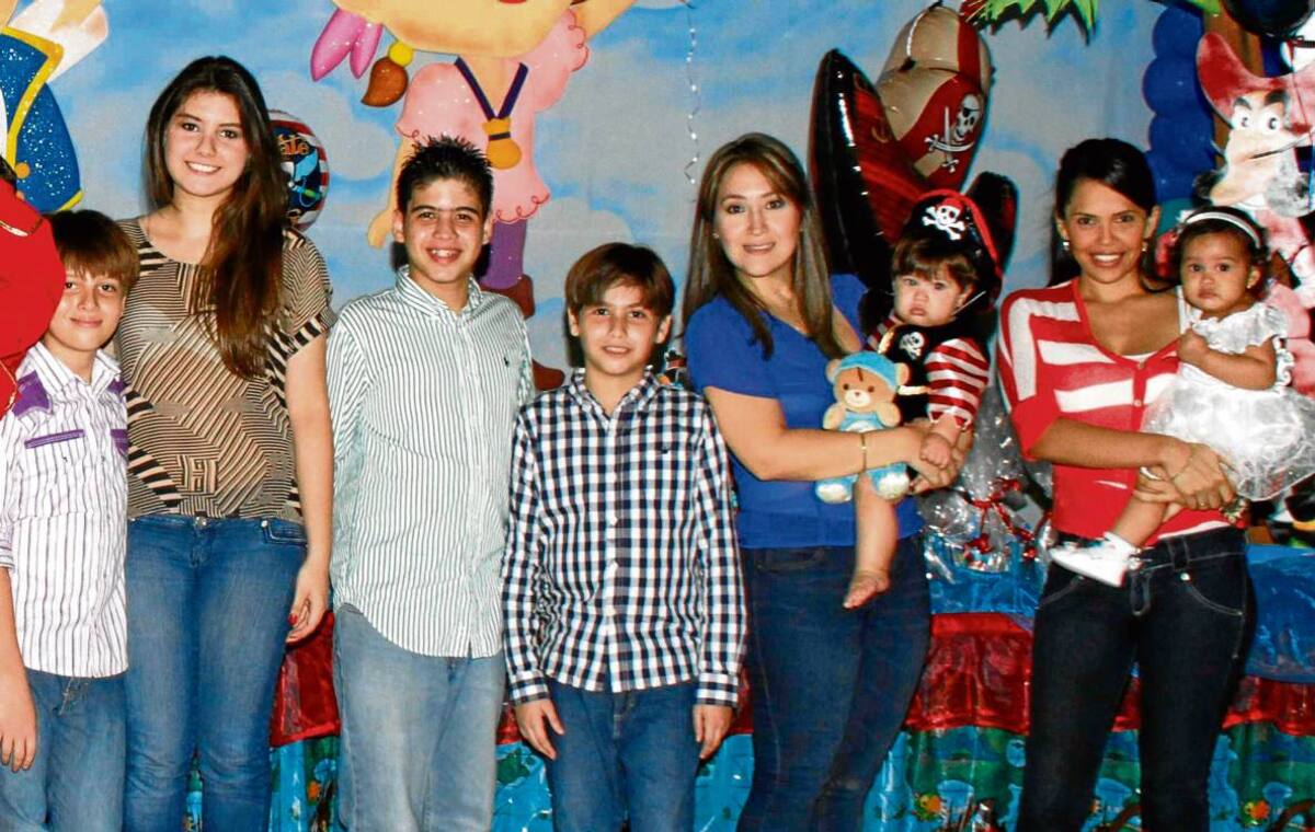 Andrés Cerra, Jenifer Cerra, Daniel Ugarriza, Reynaldo Ugarriza, Beatriz Herrera, Pablo Vélez, Vicky Hernández y Luciana Hernández.