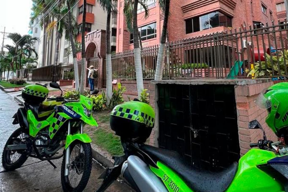 ¿Robo? Hallan muerto en la calle a vendedor de periódicos: tenía golpes