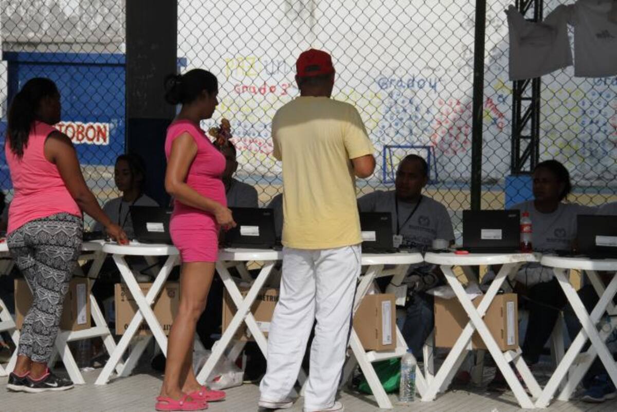 Personal de la Registraduría Nacional acompañó durante toda la jornada el proceso de identificación de los votantes. Luis Aparicio