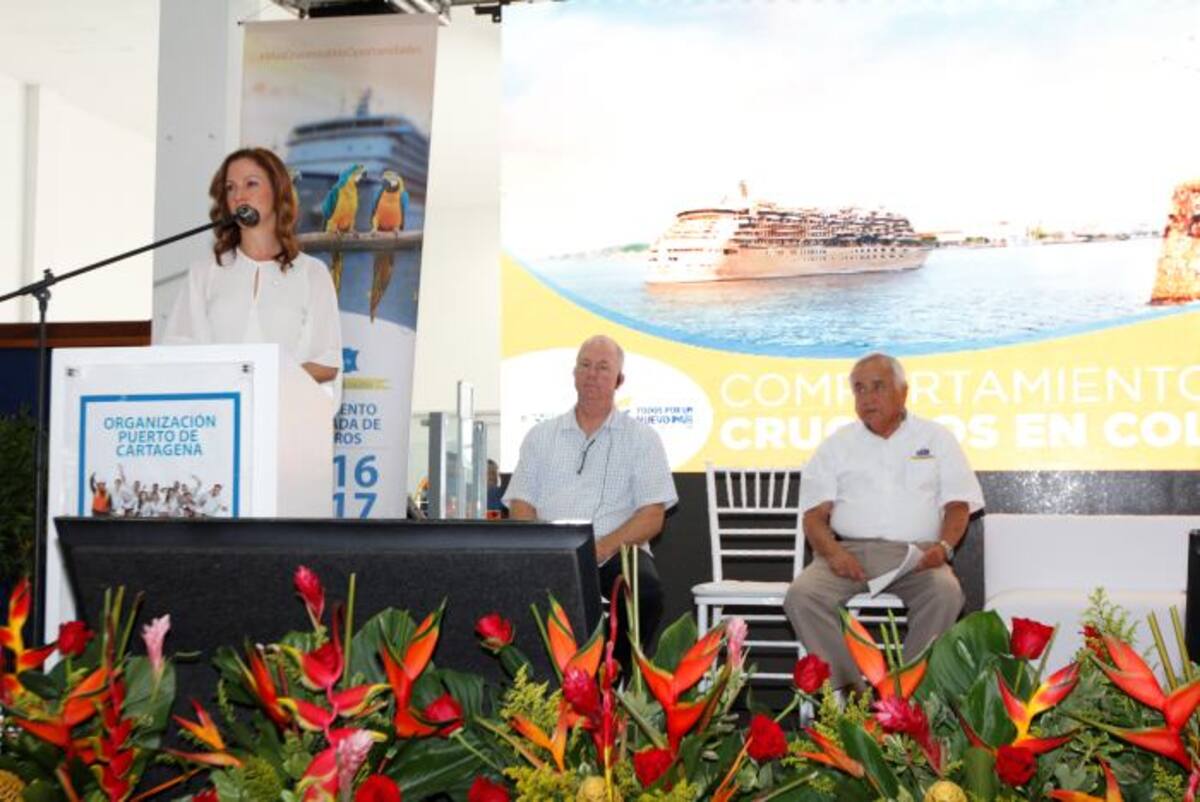 El alcalde dejó la silla vacía en la Sociedad Portuaria. No escuchó a la ministra Lacouture.